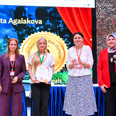 Wonderland English Bees Award Ceremony