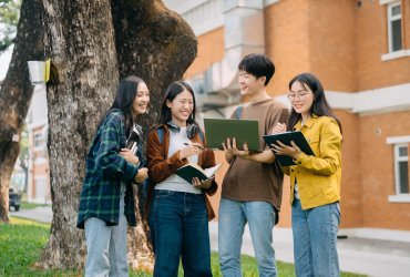 Young Asian People college students and a female student group work at the campus park